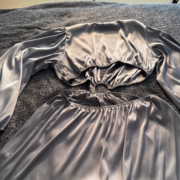 Elegant Gray Satin Like Dress - Picture 4 of 6
